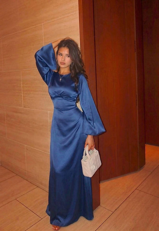 Virales Maxikleid mit Schnüren